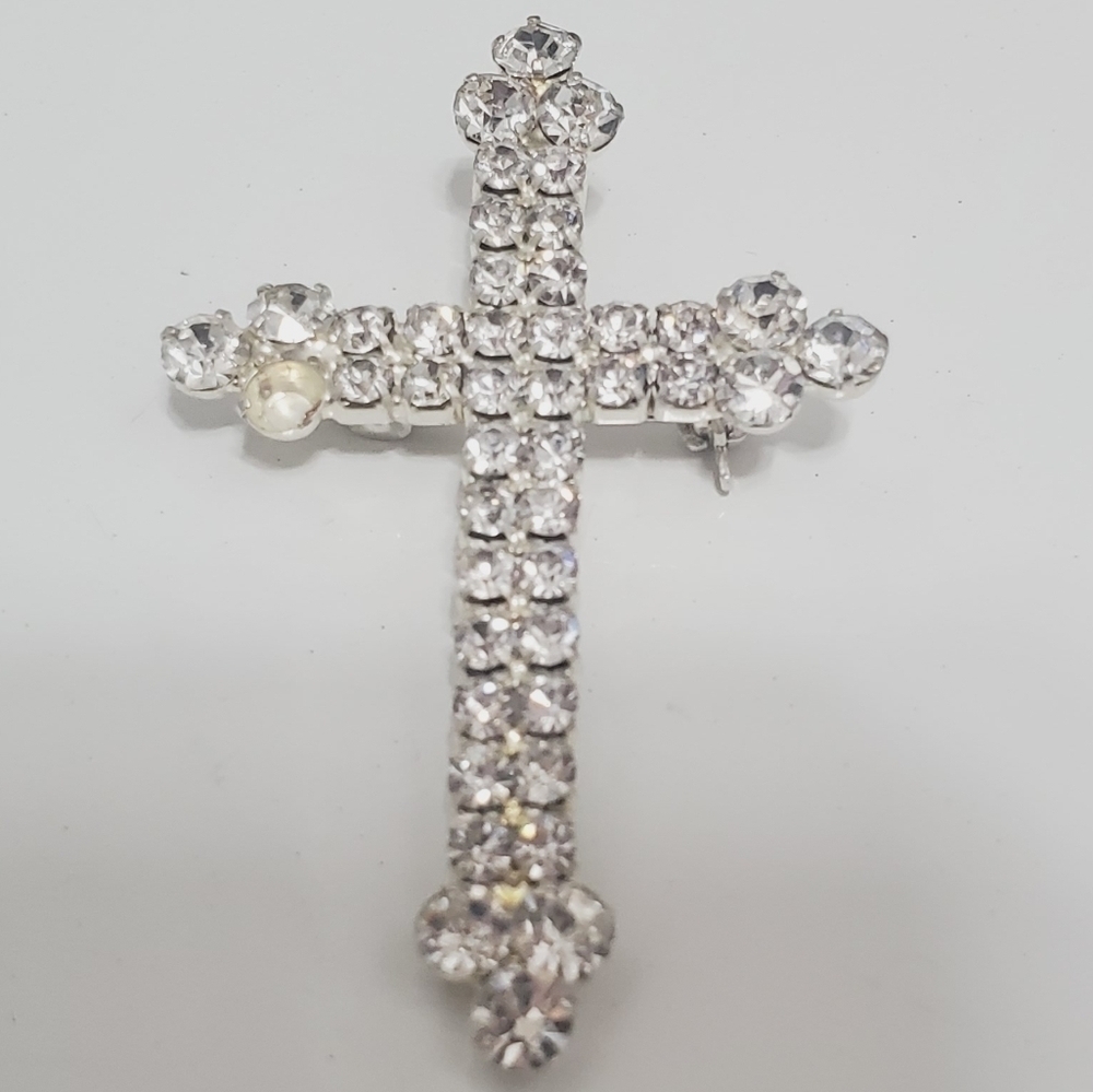 4/$20 Large Rhinestone Cross Brooch Pin. Faith Cross Silver Tone Pin Brooch. 🌴